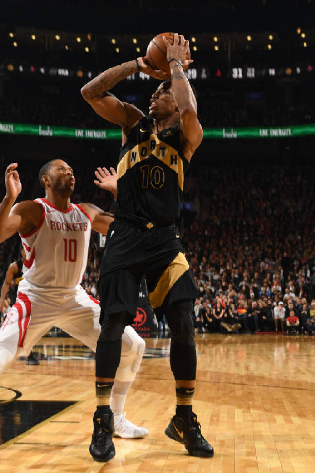 天津队横扫火箭，德罗赞统治全场