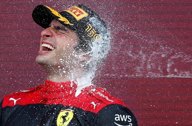 梅赛德斯完胜威廉姆斯，汉密尔顿高光表现