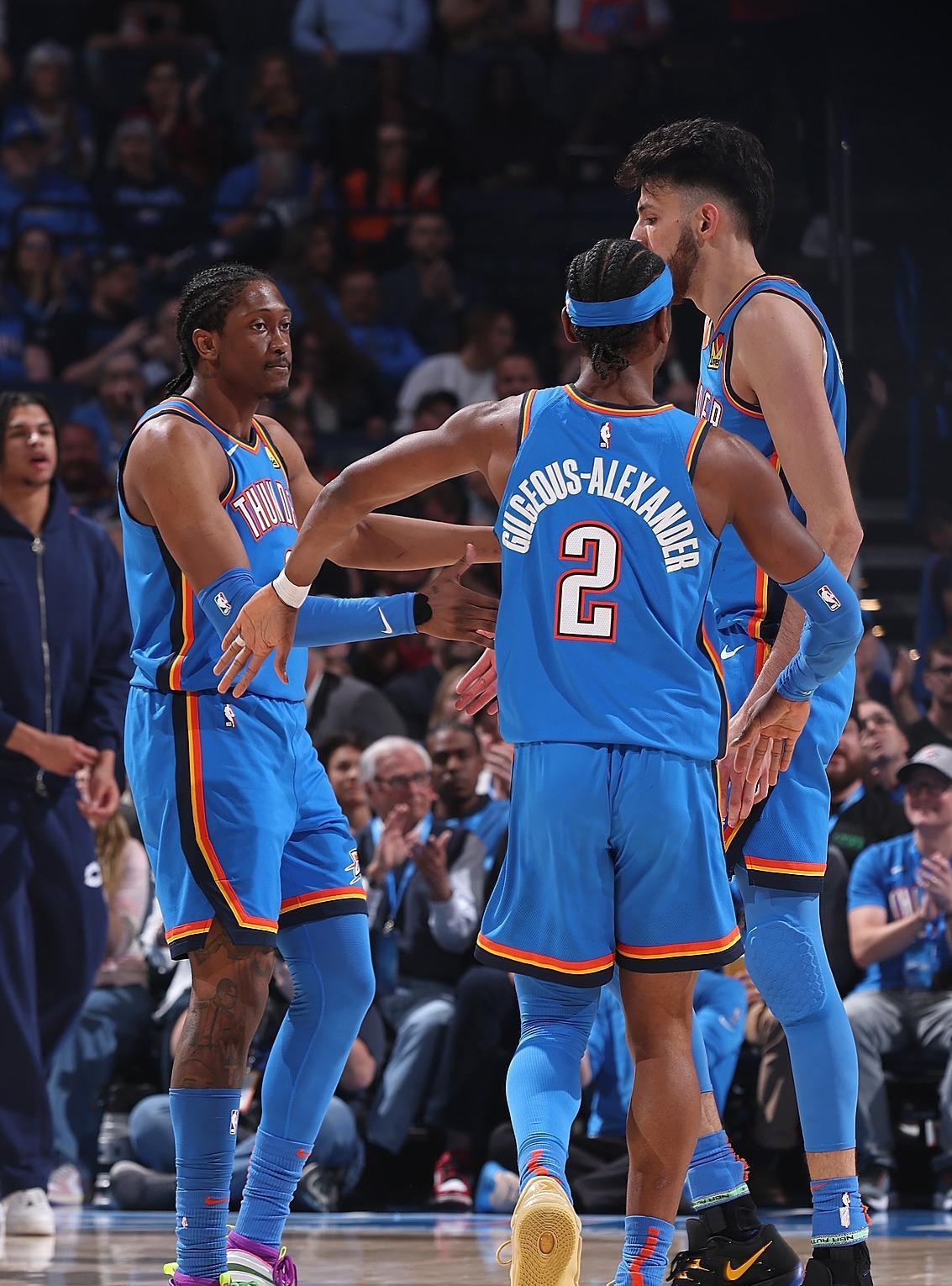 雷霆横扫上海队,约基奇关键制胜 雷霆横扫上海队,约基奇关键制胜