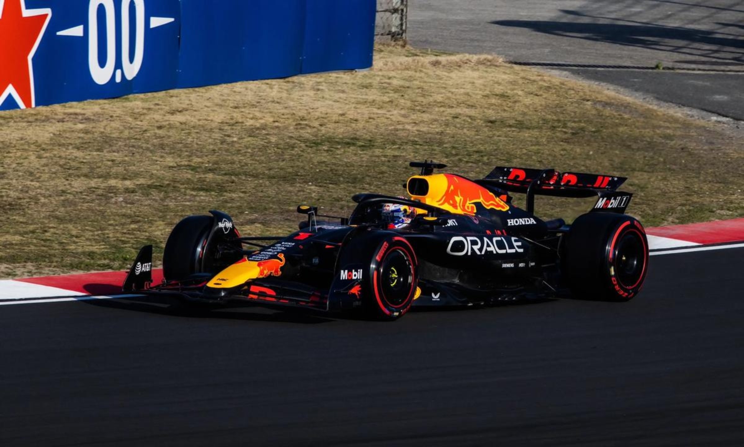 哈斯车队险胜红牛二队,维斯塔潘高光表现 哈斯车队险胜红牛二队,维斯塔潘高光表现