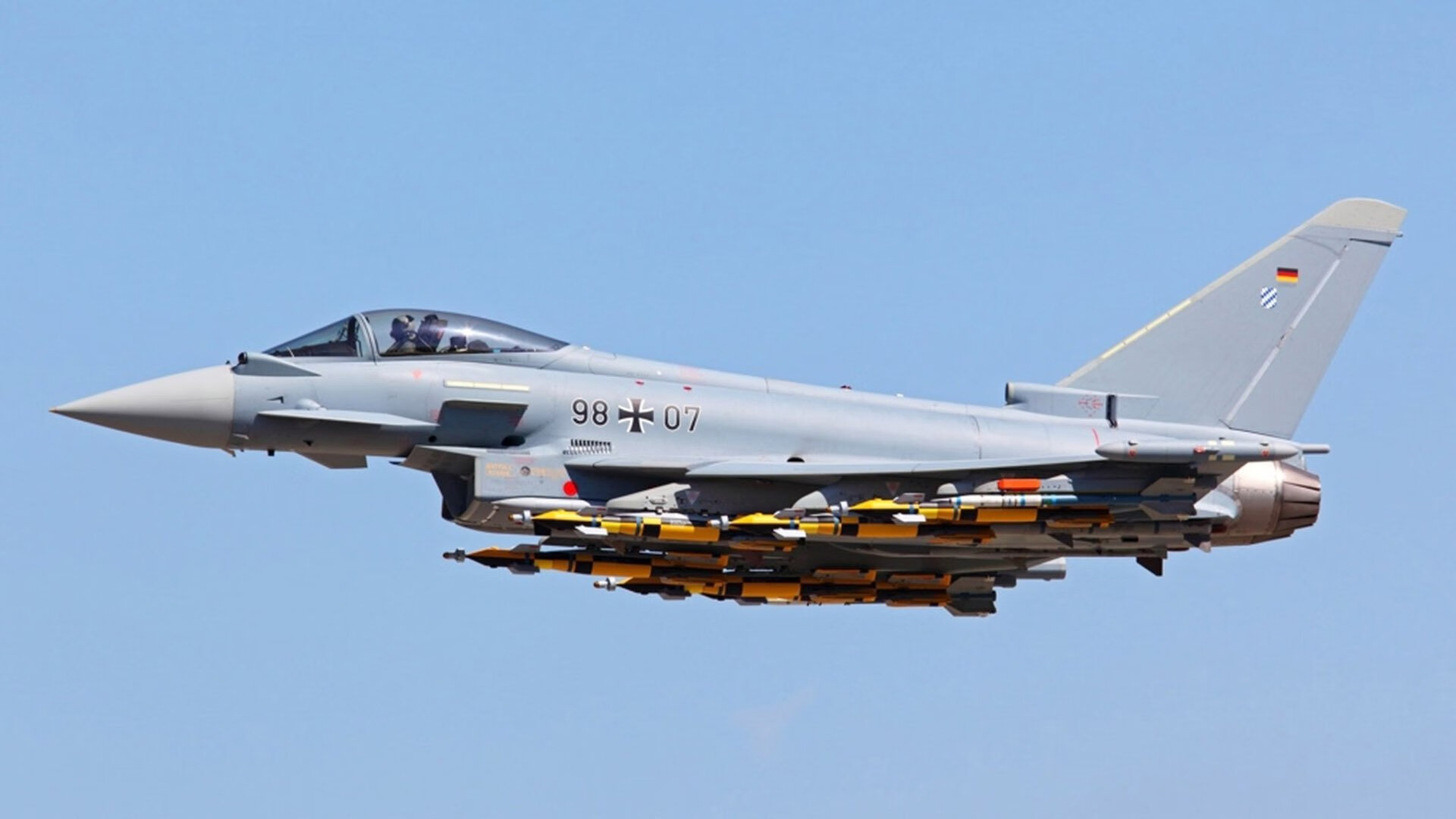 赛道诗人，当贝恩的生涯之夜照亮F1街道赛的黑暗